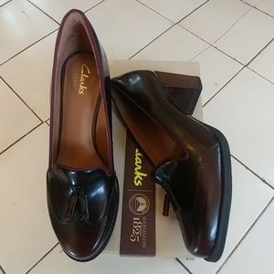 *NWT* clarks artisan wing tip heel 5.5